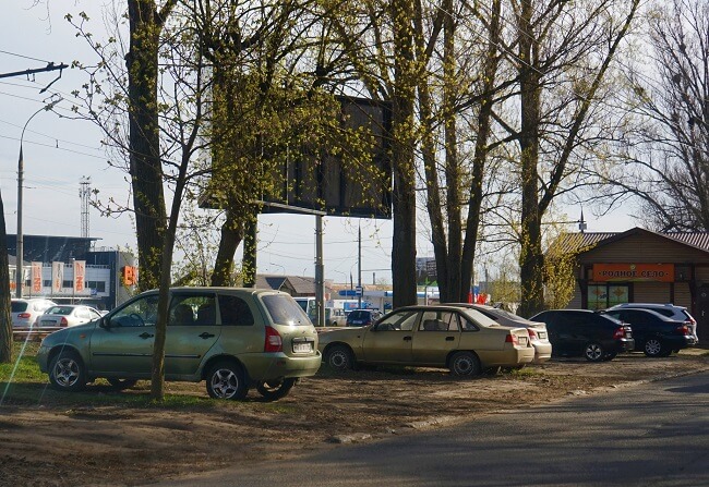 В Орле на Комсомольской станет на 100 парковок больше