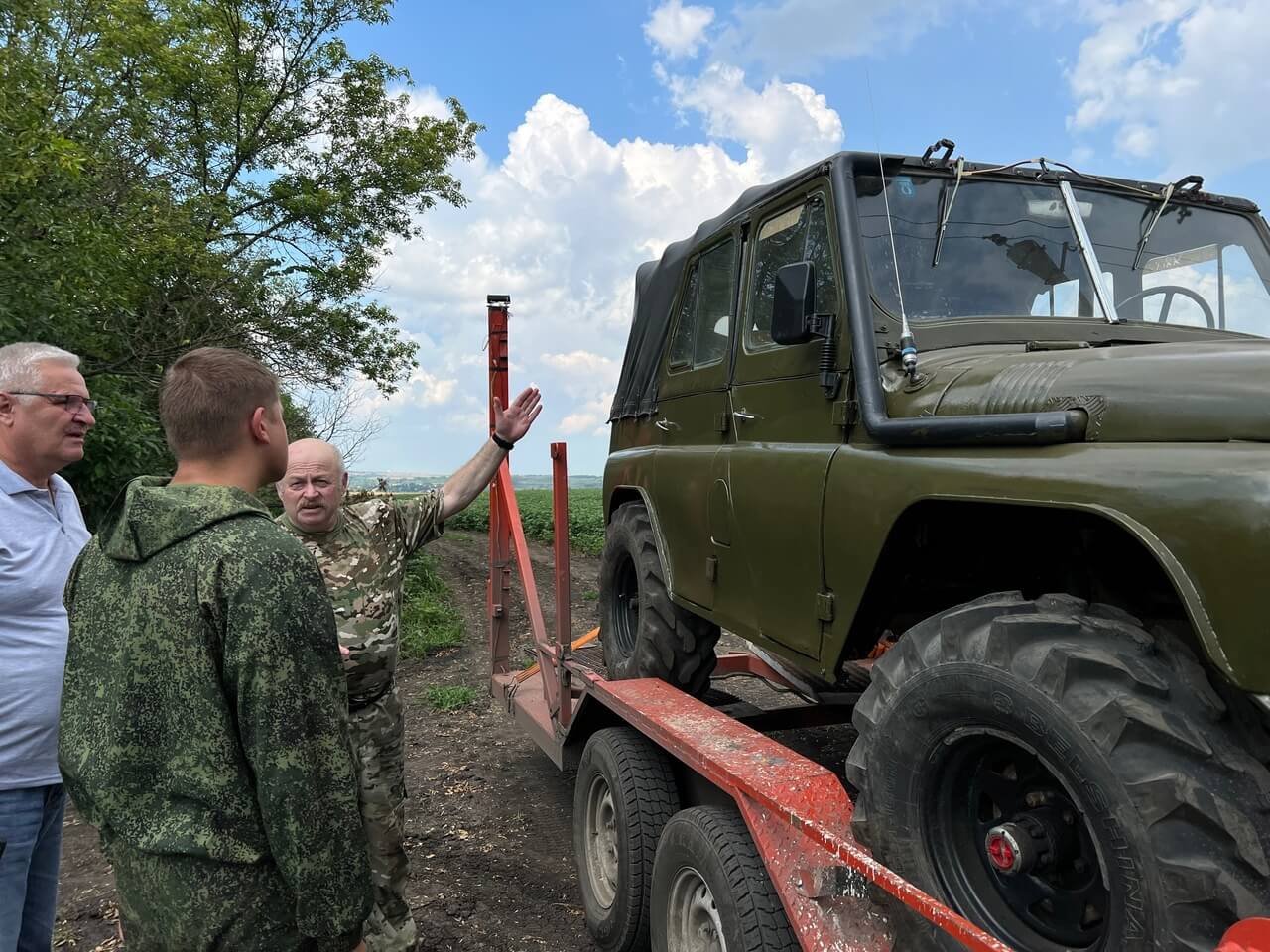 Орловский главврач передал участникам СВО личный автомобиль | ИА 