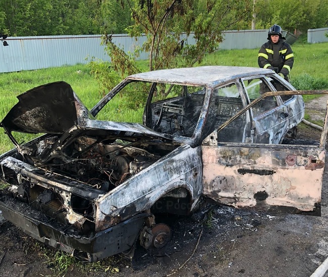 В Орле сгорела брошенная машина
