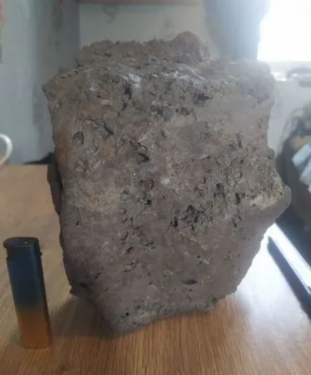 Житель Орла выставил на продажу метеорит за 10 миллионов