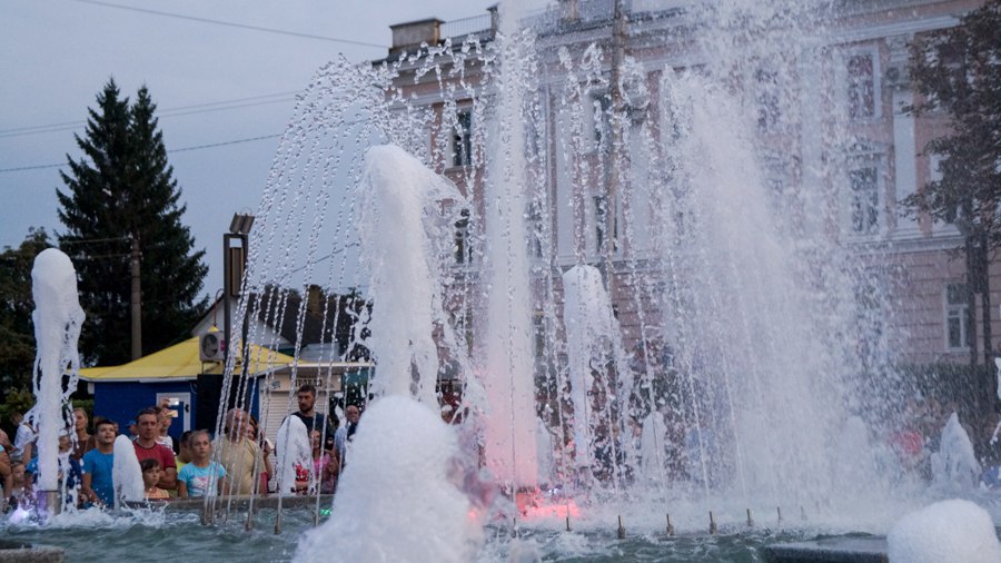 Клычков пообещал лично поискать возможность отремонтировать фонтан