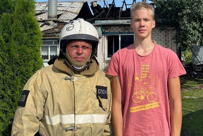 14-летний орловец вытащил брата и сестру из горящего дома