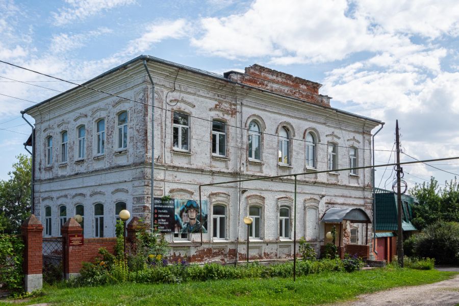 В Болхове продают ровесника революции