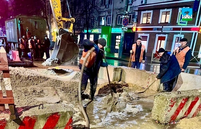 В Орле начали благоустраивать место ЧП с коллектором