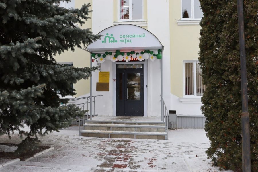 В Хотынце открылся Семейный МФЦ