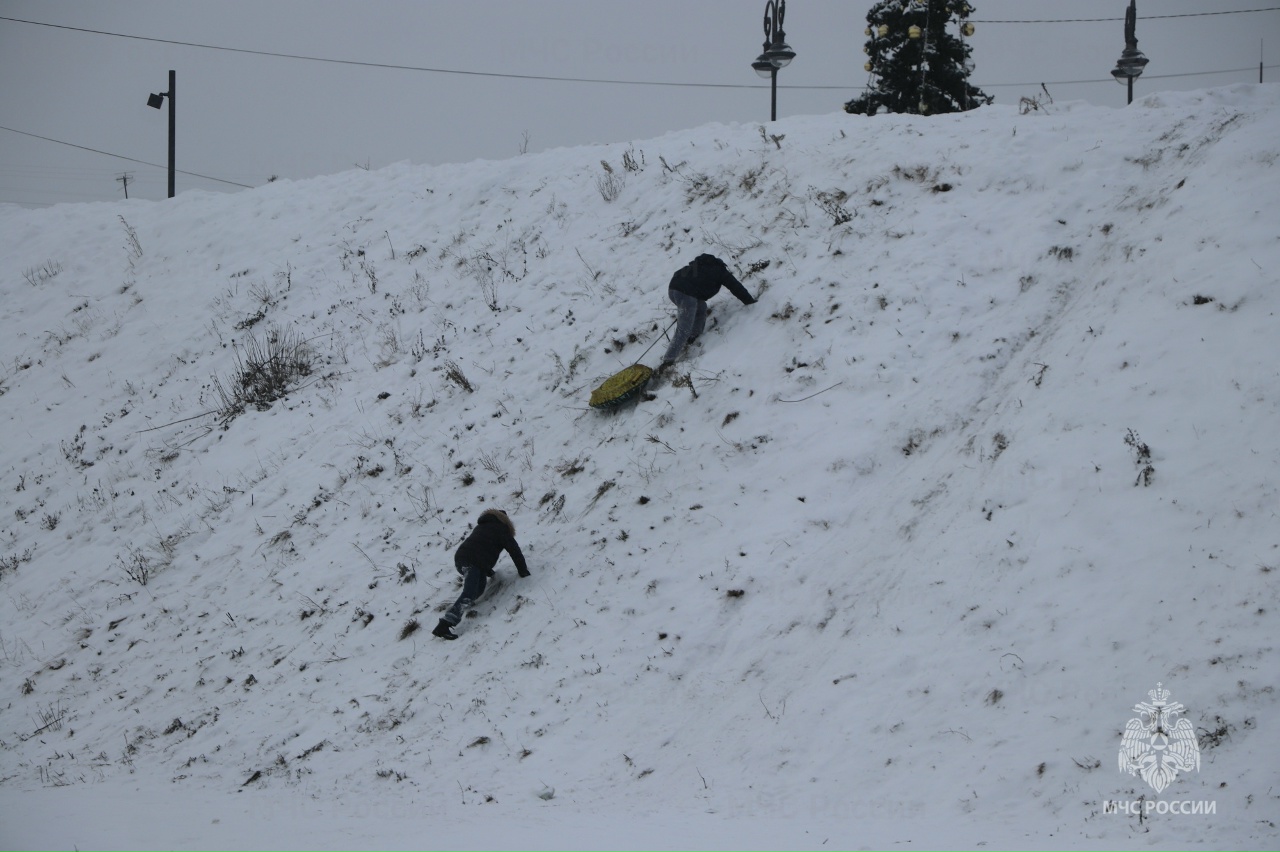 Под Орлом женщина получила травмы, катаясь на «ватрушке»