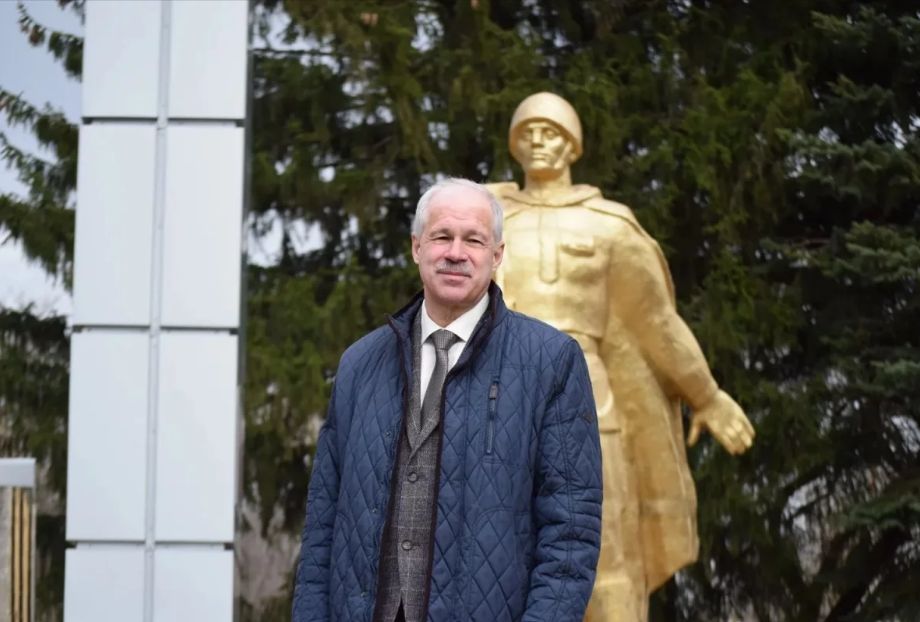 Сберечь память. Олег Карпиков помогает с ремонтом воинских захоронений